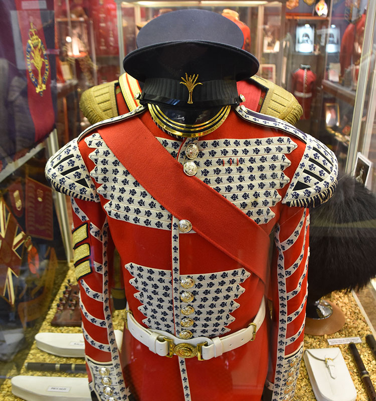 Welsh guard uniform